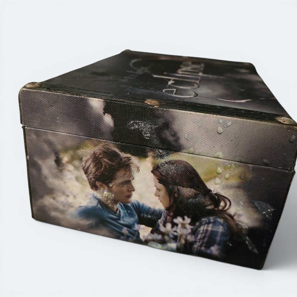 NECA Twilight Saga 2010 Eclipse Movie Jewelry Box Trunk Bella Edward Jacob - Picture 3 of 4